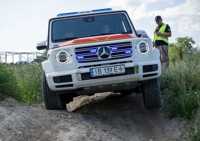 Мигалка пласка 12 см з СГП на дах автомобіля проблисковий маячок 120 см